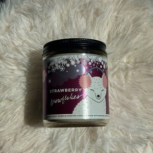 Bath & Body Works ‘Strawberry Snowflakes’ Candle